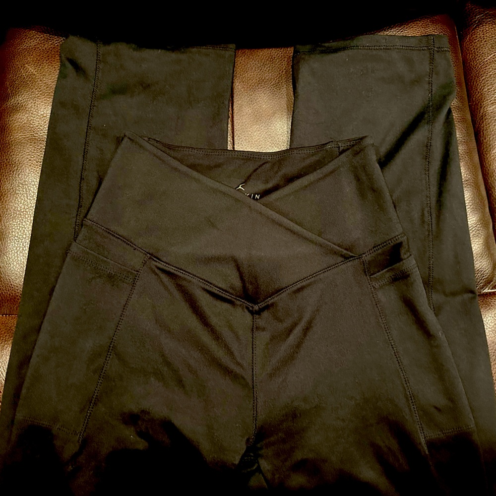Danskin Black Cross Waist Ankle Leggings